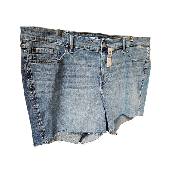 TORRID Plus Size Perfect 5" Vintage Stretch Boyfriend Classic Mid-Rise Short - Picture 8 of 15